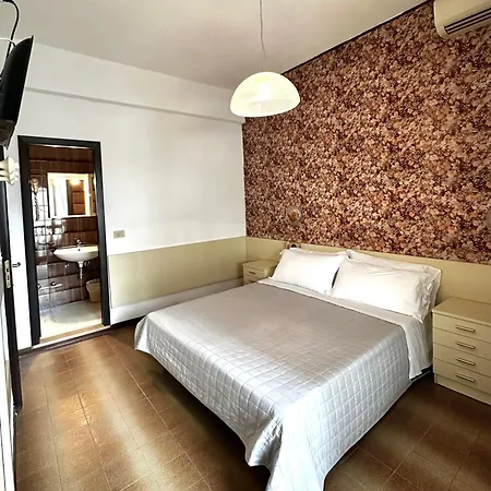Splendid Suisse فندق بيلاريا-إيجيا مارينا